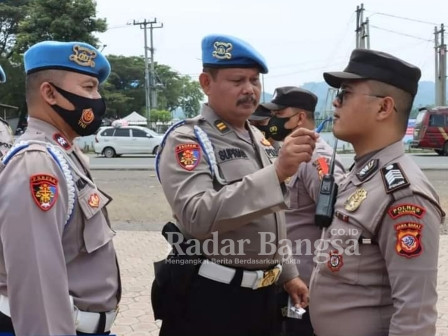 Tim Supervisi Biro Provos Mabes Polri dipimpin oleh Kasubagbin Provos Ro Provos Div Propam Polri Kombes Pol. Riko Julandy, S.I.K selaku Ketua Tim1 beserta 5 anggota melakukan penegakan dan penertiban kedisiplinan terhadap personel yang bertugas di Pos Pengamanan XII Haurwangi.