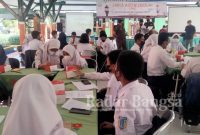 Suasana kegiatan Jaksa Masuk Sekolah di SMPN 2 Surabaya berlangsung aktif dan ceria karena diisi pemateri dari Kejari Tanjung Perak yang bisa menampilkan sifat humanis (Foto : YW)