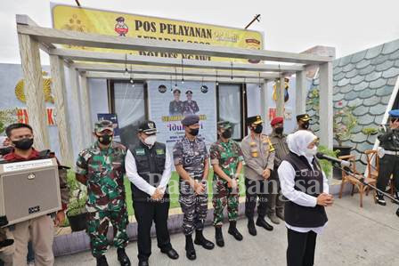 Forkopimda Jatim mengecek vaksinasi dan arus mudik di rest area tol Ngawi KM 575 A