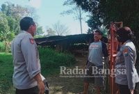 Aipda Eko Harianto, Bhabinkamtibmas desa Oro-oro Ombo Kecamatan Batu saat memonitoring (Dok Foto IST)