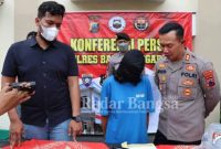 Kapolres Banjarnegara AKBP Hendri Yulianto SIK, MH  saat gelar konfrensi pers kasus pembuangan bayi ( Dok Foto ist)