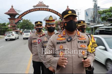 Kapolres Demak AKBP Budi Adhy Buono terjun langsung dan memantau intensitas volume kendaraan arus balik di jalur Pantura Demak  (IST)