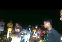 Lsm GMBI gotong ryong bangun jalan rusak (IST)