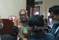 Arist Merdeka Sirait Ketua Umum Komnas Perlindungan Anak memberikan ketetangan pers (IST)