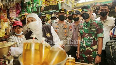 Pengecekan Forkopimda Jatim pada distribusi dan harga minyak goreng di Pasar Soponyono, Rungkut, Surabaya (Dok Foto IST)