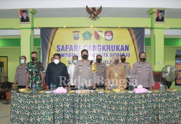 Kapolresta Sidoarjo Kombes Pol. Kusumo Wahyu Bintoro, pada kesempatan Cangkrukan Kamtibmas jelang Pilkades di Balai Desa Ketajen, Gedangan, Senin (23/5/2022). (Dok Foto : IST)