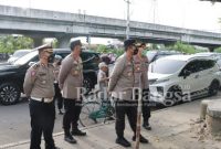 Kapolresta Sidoarjo Kombes Pol. Kusumo Wahyu Bintoro, saat meninjau Pos Pam Operasi Ketupat Semeru 2022 di Arteri Porong, Rabu (4/5/2022)