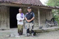 Imam Muslim, selaku Kepala Divisi Program dan Pemberdayaan BMH Jawa Timur saat menemui Jamin Takmir Masjid Al Huda Dusun Jepang (Dok Foto IST)