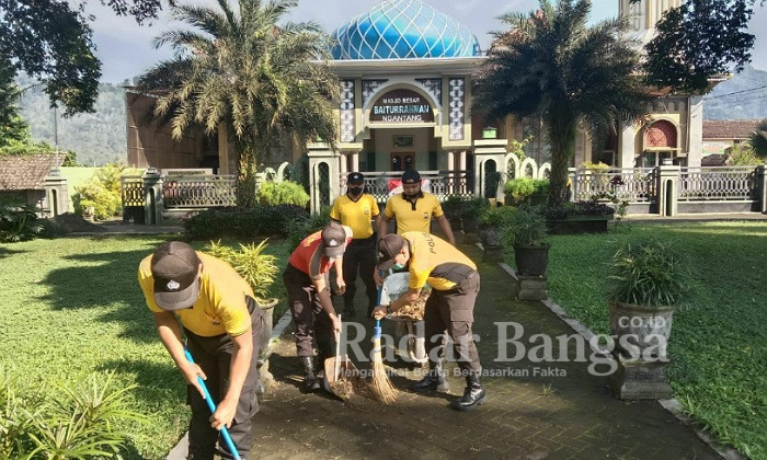 Kapolsek Ngantang bersama seluruh anggota laksanakan agenda giat Bakti Sosial Religi di 5 tempat ibadah. hal ini di laksanakan pada Sabtu(18/6/2022) (Dok Foto IST)