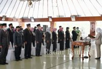Bupati Bojonegoro saat melantikan  68 pejabat, Jumat (10/6/2022) di Pendopo Malowopati. (Dok Foto IST)