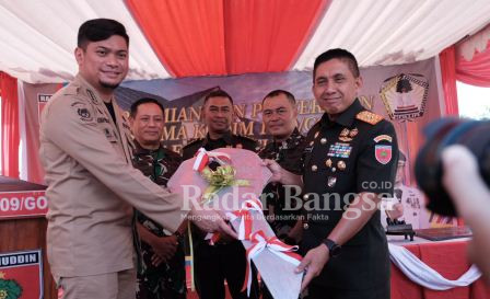 Bupati Gowa Adnan Purichta Ichsan menyerahkan Asrama Kodim 1409 Gowa yang diterima langsung oleh Pangdam XIV Hasanuddin, Mayjen TNI Andi Muhammad, yang berlokasi di Desa Taeng Kecamatan Pallangga Kabupaten Gowa, Selasa (21/6/2022) (IST)