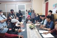 Pertemuan Kejari Gowa bersama LKBHMI dan Perwakilan HMI Pengunjuk rasa beserta awak media, di Ruang Kantor Kejari Gowa, Jumat (10/6/2022) (Dok Foto IST)