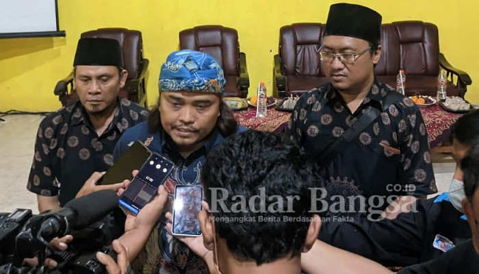 Panglima Nurhadi saat diwawancarai wartawan