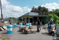 Jembatan di jalan poros kabupaten Lumajang yang ambles (Dok Foto Riyaman)