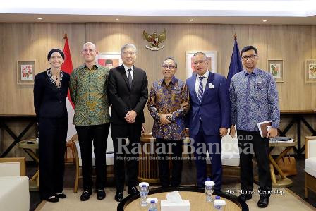 Menteri Perdagangan RI, Zulkifli Hasan menerima kunjungan Duta Besar Amerika Serikat (AS) Jakarta, Sung Kim di Kantor Kementerian Perdagangan, Jakarta, Selasa (28 Juni)