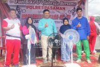 Kasi Humas Polres Pasaman, Kompol. Zukkifli, SH  saat foto bersama (Dok Foto Yulia)
