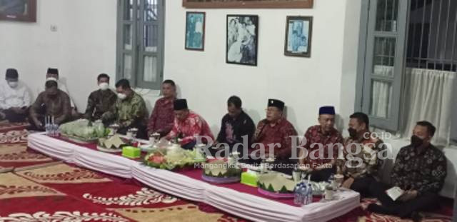 Walikota Blitar Drs.H.Santoso memeipin langsung dalam acara brokohan hari lahirnya Bung Karno 6 Juni  2022. Di aula istana  gebang Blitar. ( Dok Foto KMF)