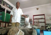 Hary Nugroho, pemilik sekaligus pengelola Museum 13 mengenalkan penemuan fosil di Kabupaten Bojonegoro. (Dok Foto Kominfo]