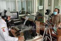 Dinas Komunikasi dan Informatika Bojonegoro bersama RSUD Dr. R. Sosodoro Djatikoesoemo melalui SAPA! Malowopati FM edisi Rabu (29/06/2022) (Dok Foto Dinkominfo Bojonegoro)