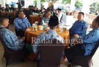 Saat acara temu ramah. APDESI bersama Forkopimca Kecamatan Sindangbarang kompak sambut kunjungan IRDAM III/Siliwangi Brigjen Firmansyah beserta rombongan (Foto IST)