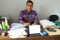 Sekretaris desa Jayagiri, Kecamatan Sindangbarang, Kabupaten Cianjur, Provinsi Jawa Barat, Edi Ramli. SE sedang menyampaikan tentang berbagai kegiatan dalam menyambut Hari Ulang Tahun (HUT) Ke-40 desa Jayagiri. (Dok. Photo AE Nasution/RadarBangsa.co.id)