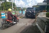 Jembatan Jalan Poros Kabupaten yang Berlubang (Dok Foto Riyaman)