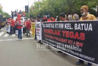 Unjuk rasa Aliansi Masyarakat Makassar Peduli RT dan RW, digelar di depan Gedung Balaikota Kantor Walikota Makassar, jalan Ahmad Yani No. Senin (21/03/2022) (Dok Foto Rahmat)