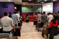 Ketua LSM Pasir Putih Muh. Ibrahim Bakri, S.Pi., bersama Supriyadi, SE. M.Si., membuka Pelatihan Kesadaran Hukum  (IST)