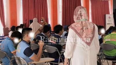 Tampak 60 orang warga binaan pemasyarakatan (WBP) Lapas Nunukan antusias mengikuti kegiatan belajar dan mengajar, pada Senin (20/6). ( Dok Foto HMS)