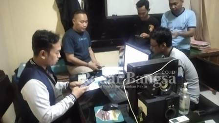 Imam Nawi saat  melaporkan kehilangan motor ke Polres Pasuruan (Dok Foto IST)