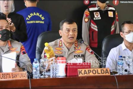 Kapolda Irjen Pol Ahmad Luthfi didampingi Dirkrimsus Polda Jateng, dan Kapolresta Banyumas saat konfrensi pers (Dok Foto Humas)