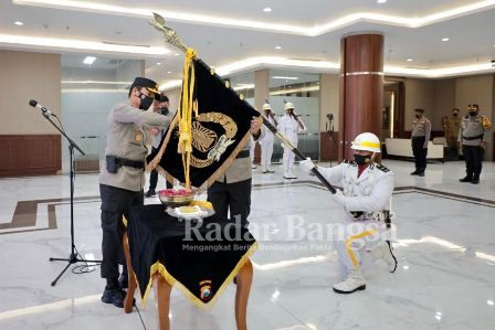 Kapolda Jawa Timur Irjen Pol Nico Afinta  di Lantai 2 Gedung Patuh Mapolda Jatim memimpin upacara pemuliaan nilai nilai luhur Tribrata (Dok Foto IST)