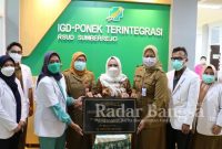 Bupati Bojonegoro Anna Mu'awanah meresmikan IGD-PONEK (Pelayanan Obstetri Neonatal Emergensi Komprehensif) terintegrasi di RSUD Sumberejo pada Senin (27/06). (Dok Foto KMF)