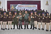 Irdam IV/Diponegoro Brigjen TNI Mirza Agus, S.I.P., saat foto bersama dalam acara komsos di Balai Diponegoro, Jl. Perintis Kemerdekaan, Watugong. Rabu (29/06/2022) (IST)