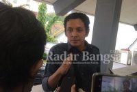 Wisnu Pradono anggota fraksi PDIP, saat di wawancarai media (Dok Foto IST)