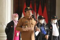 Wakil Bupati H.Subandi, SH secara resmi melepas Kontingen FORNAS (Festival Olahraga Masyarakat Nasional) VI KORMI (Komite Olahraga Masyarakat Indonesia) Sidoarjo untuk berlaga di Palembang, Senin 27/06/2022 di Pendopo Delta Wibawa.(IST)