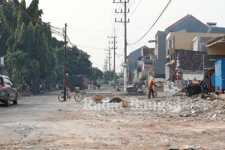 Pembonkaran bangunan sepanjang jalan Frontage Road (FR) Gedangan sampai Lingkar Timur (Dok Foto IST)