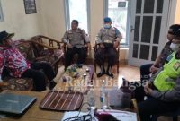 Bhabinkamtibmas kegiatan sambang ke peternak maupun ke masyarakat. Minggu (12/6/2022) (Dok Foto IST)