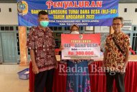 Bertempat di Balai Desa, Pemerintah Desa Tanjungsari Kecamatan Boyolangu selenggarakan penyaluran Bantuan Langsung Tunai Dana Desa (Dok Foto Difa)