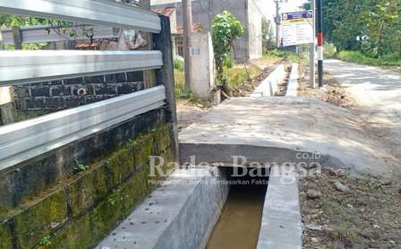 Lokasi Pembangunan Drainase dan Plat Deker Bertempat di Dusun Boworejo, Desa Cangkring (Dok Foto Pras)