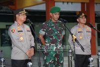 (Kiri) AKBP Miko Indrayana, S.I.K. (Tengah) Letkol Kav Endi Siswanto Yusuf Dandim 0812  (Kanan) AKBP Yakhob Silvana Delareskha, S.I.K., M.Si (Dok Foto IST)