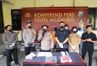 Kapolres Mojokerto, AKBP Apip Ginanjar  saat konfrensi pers (Dok Foto IST)