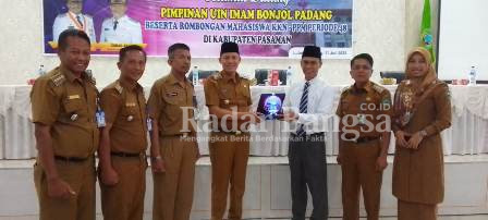 mahasiswa Universitas Islam Negeri Imam Bonjol Padang diterima langsung oleh Bupati Pasaman dalam hal ini diwakili oleh Wakil Bupati Sabar AS di aula lantai III kantor Bupati Pasaman, Senin 11 Juli 2022.