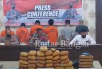 Press confrence dipimpin langsung oleh Waka Polres Pasaman Kompol Muddasir didampingi Kasat Resnarkoba, Iptu Alva Zakya Akbar dan Kasi Humas Iptu Jonnefr (Dok Foto Anafiah)