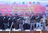 Kapolres Pasuruan AKBP Bayu Pratama Gubunagi, S.H., S.I.K., M.Si. menghadiri acara Pemusnahan Barang Bukti (Dok Foto IST)