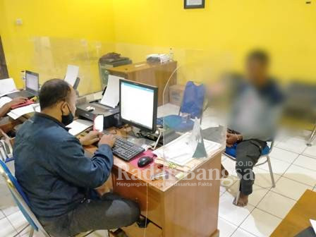 Pelaku pengadar narkoba saat di BAP Polisi (Dok Foto IST)