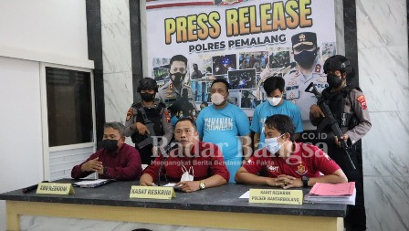 Kasat Reskrim Polres Pemalang saat gelar konfrensi Pers pelaku kuras ATM (Dok Foto IST)