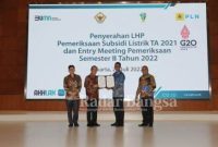 enyerahan Laporan Hasil Pemeriksaan (LHP) Kepatuhan atas Kegiatan Usaha Penyediaan Tenaga Listrik dan Perhitungan Subsidi Listrik Tahun Anggaran 2021 dari Badan Pemeriksa Keuangan (Dok Foto IST)