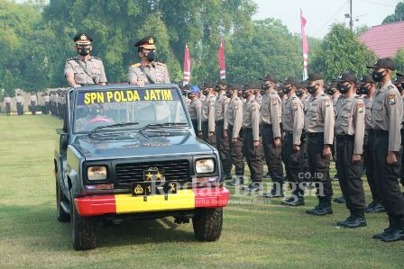 Kapolda Jawa Timur Irjen Pol Nico Afinta secara langsung memimpin upacara pembukaan Pendidikan Pembentukan Bintara Polri Gelombang II Tahun Anggaran 2022 di Sekolah Polisi Negara Mojokerto Polda Jatim, pada Senin (25/7/2022)