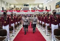 Kapolri Jenderal Listyo Sigit Prabowo menutup pendidikan taruna Akademi Kepolisian angkatan ke-53 'Arkana Satriadharma' di Semarang, Jawa Tengah (01/07)